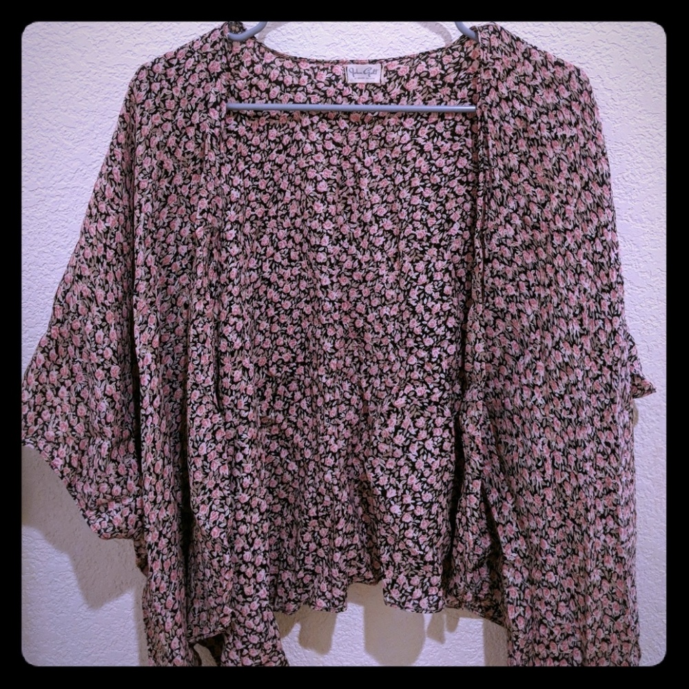 Short sleeve floral top